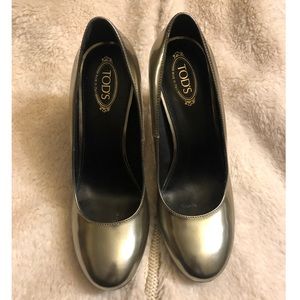 Tod’s Metallic Patent Leather Pumps